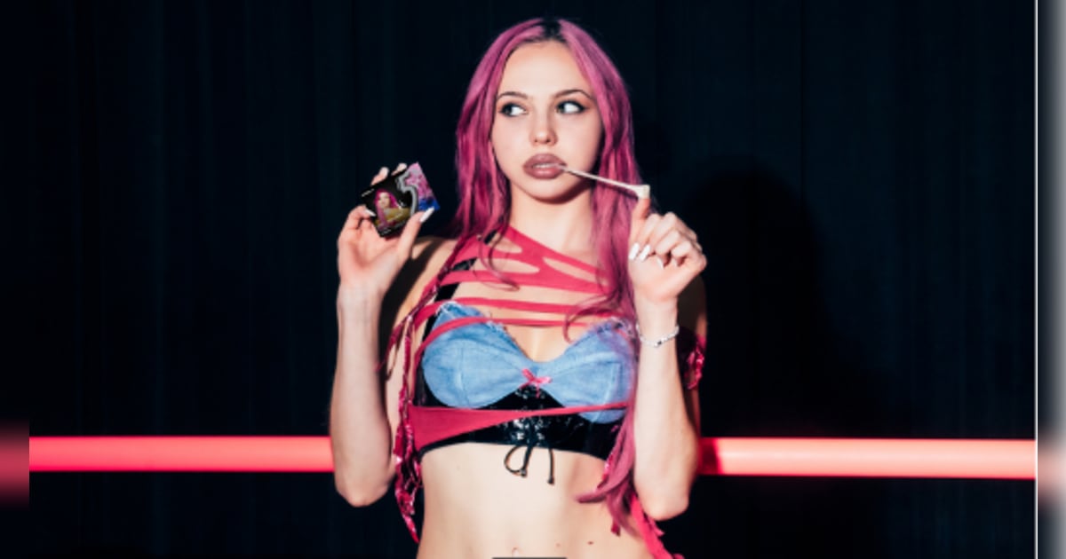 5 gum Turns Artist Partnership into One-of-a-Kind Wearable Experience with ADÉLA
